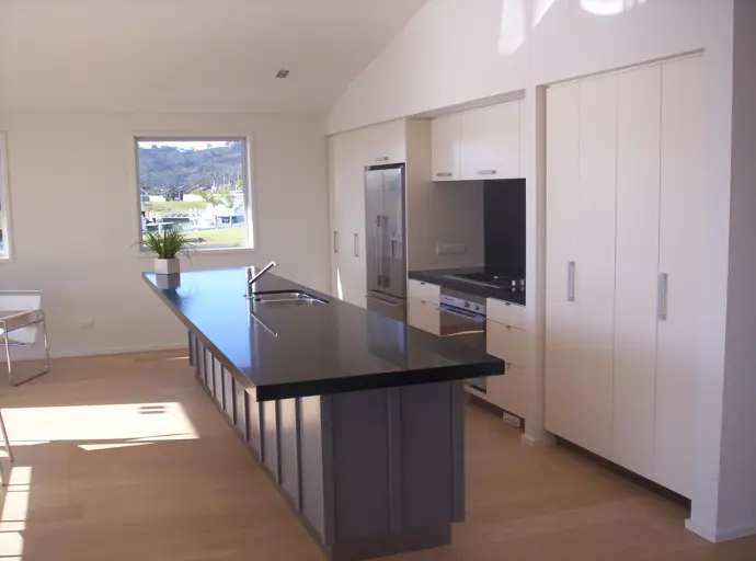 Painted Kitchen With Caesarstone Tops (1)