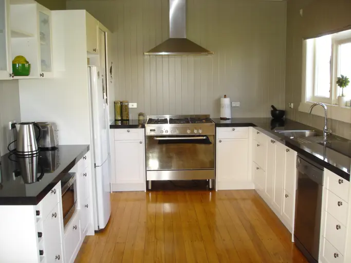 Painted Kitchen With Gloss Laminate Tops