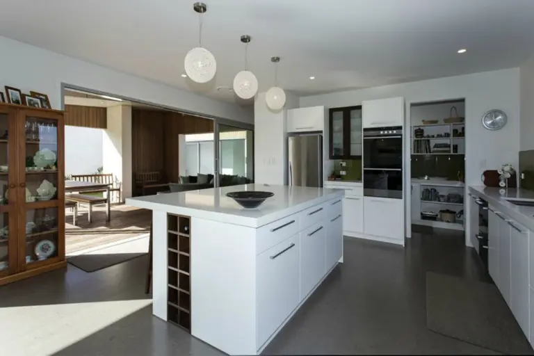 A Thames Joinery Kitchen In Gold Awarding Winning House (2)